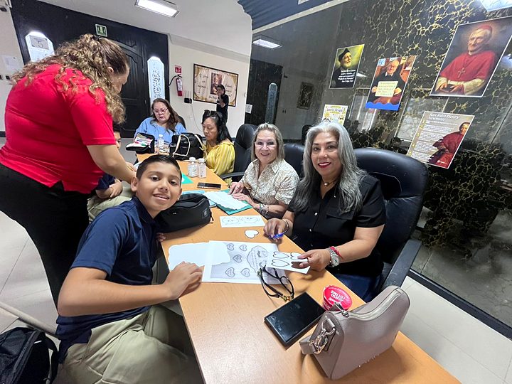 Abuelos y alumnos del Instituto Newman del Oratorio durante la celebración del Día de los Abuelos en Reynosa (40/57).