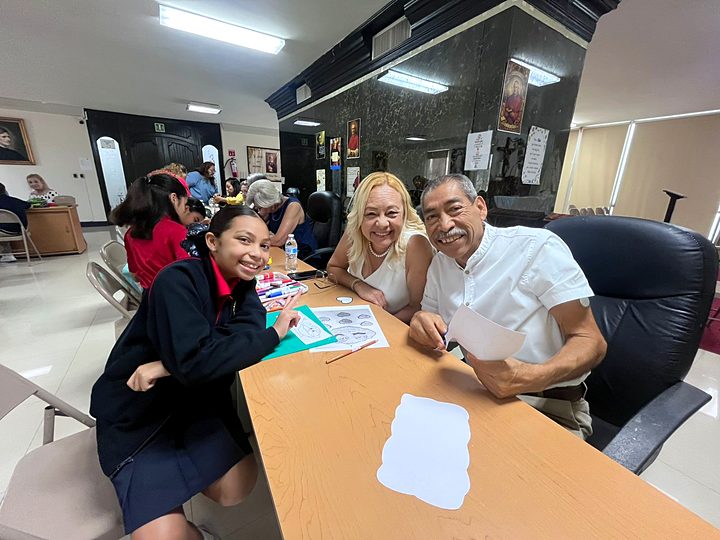 Abuelos y alumnos del Instituto Newman del Oratorio durante la celebración del Día de los Abuelos en Reynosa (43/57).